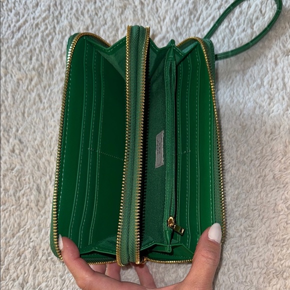 π π A New Day Emerald Green Crocodile-Textured Wallet - Picture 10 of 11